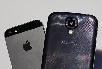 أبل تراهن على آيفون 5S لإنهاء سيطرة غالاكسي S4
